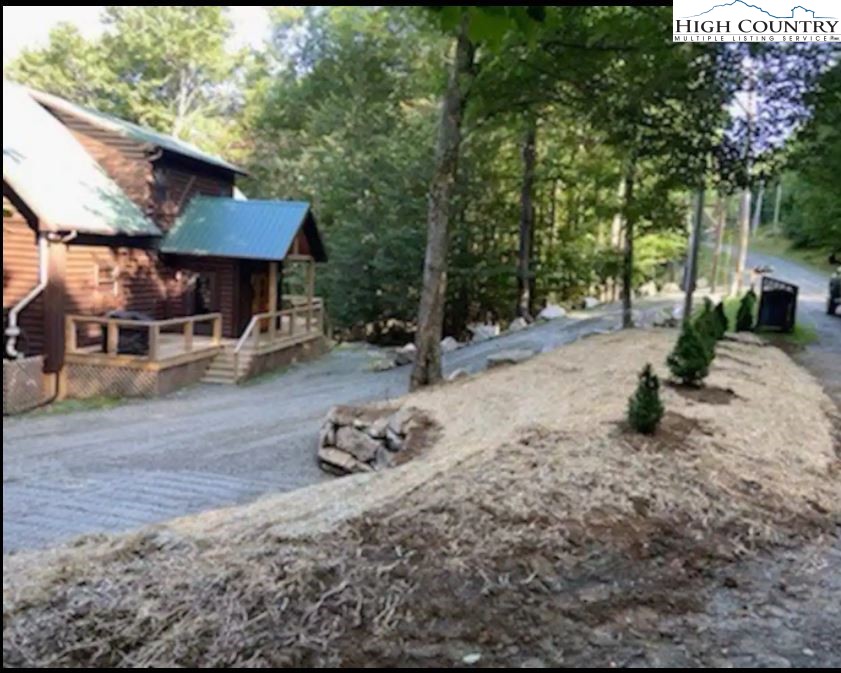 124 Aster Trail Beech Mountain, NC 28604 - Photo 20 of 26 a view of a backyard with a patio