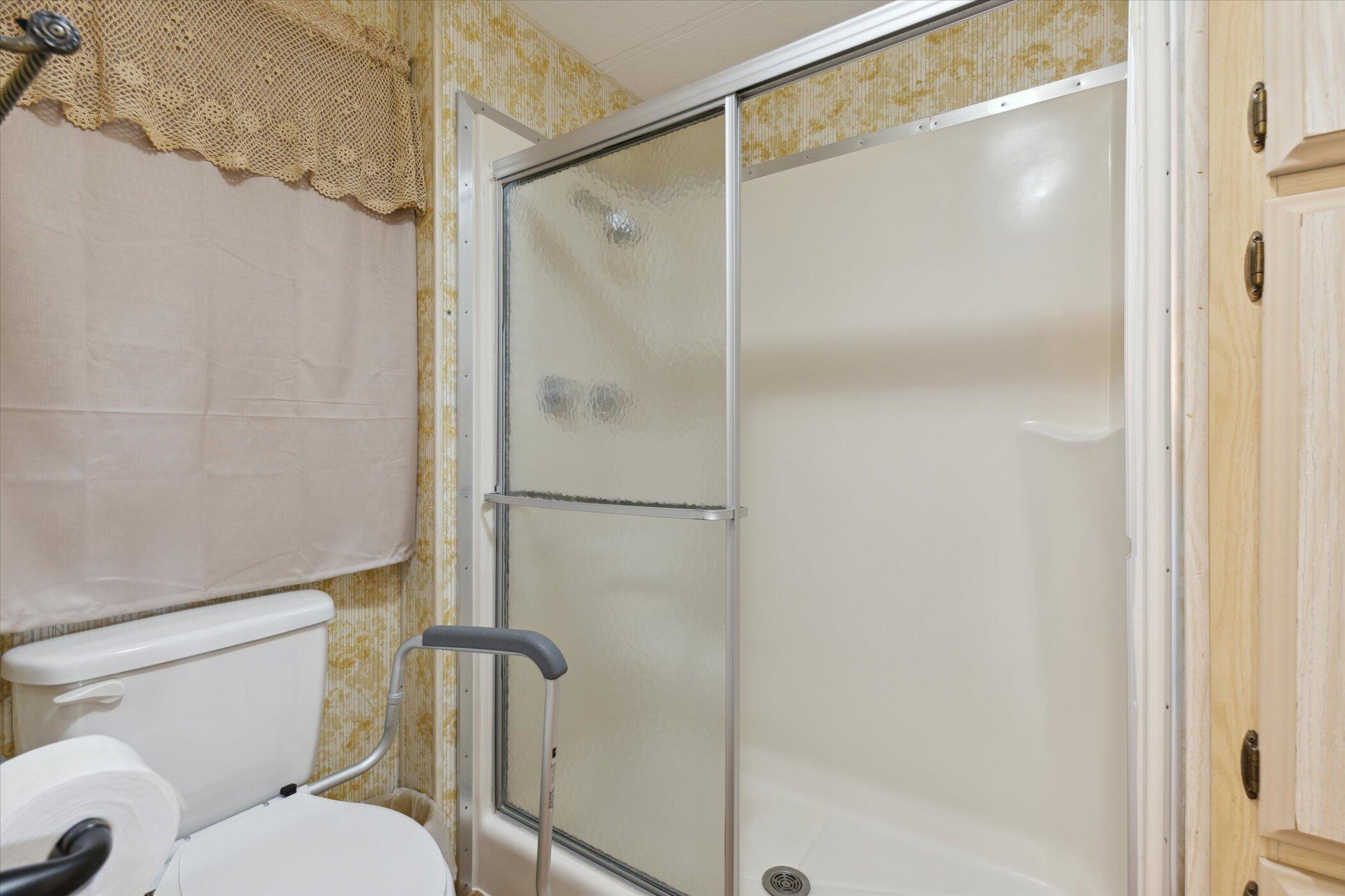 554 Ruth Circle Melbourne, FL 32904 - Photo 23 of 36 a white toilet next to a bathroom