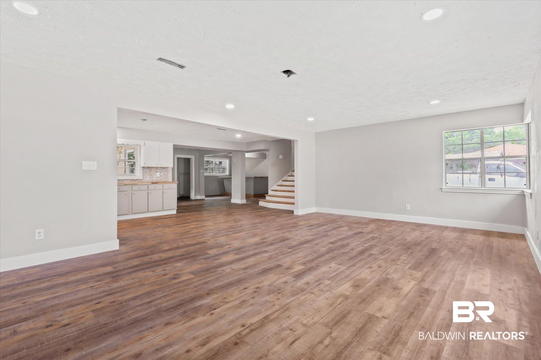 2008 Jones Avenue Mobile, AL 36617 - Photo 3 of 20