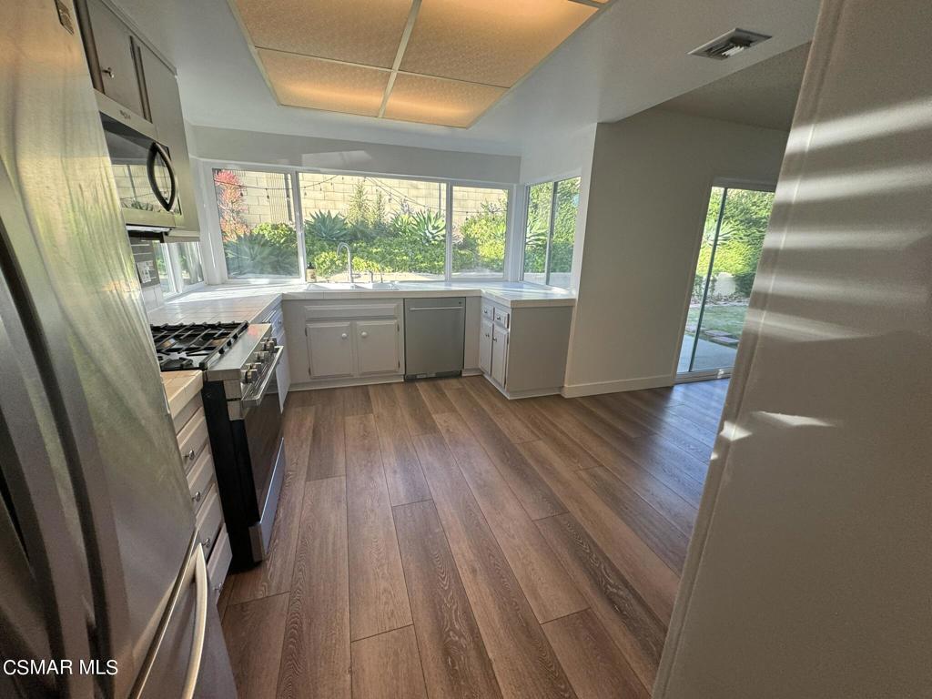 2261 Birchfield Street Simi Valley, CA 93065 - Photo 5 of 23