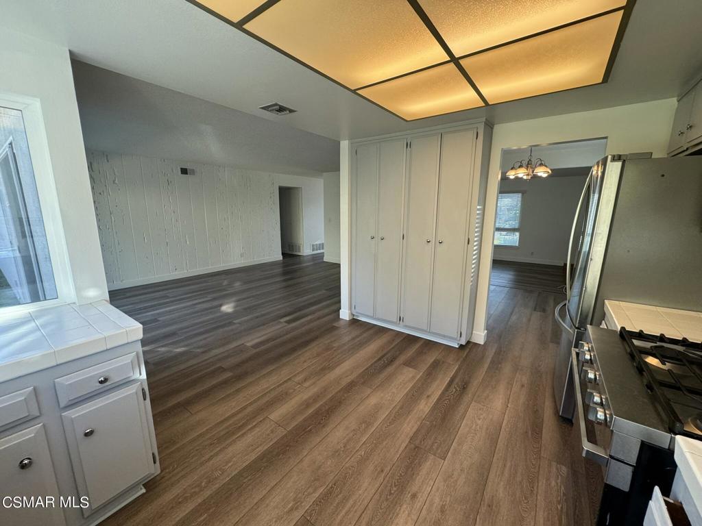 2261 Birchfield Street Simi Valley, CA 93065 - Photo 7 of 23