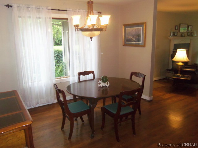 8090 Terrapin Cove Road Gloucester Point, VA 23062 - Photo 3 of 10