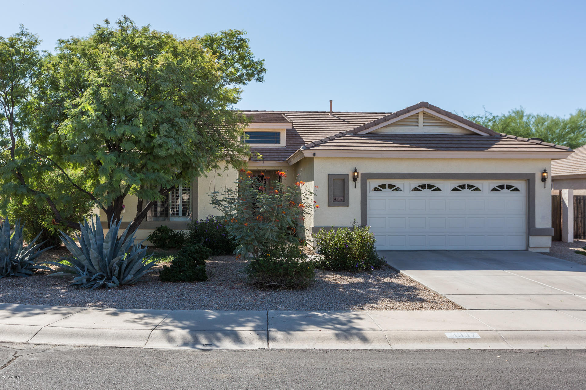 4337 East Del Rio Street Gilbert, AZ 85295 - Photo 34 of 34 34) WELCOME HOME