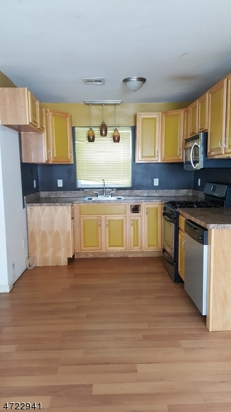 292 Carnegie Place, Unit A Union, NJ 07088 - Photo 9 of 10