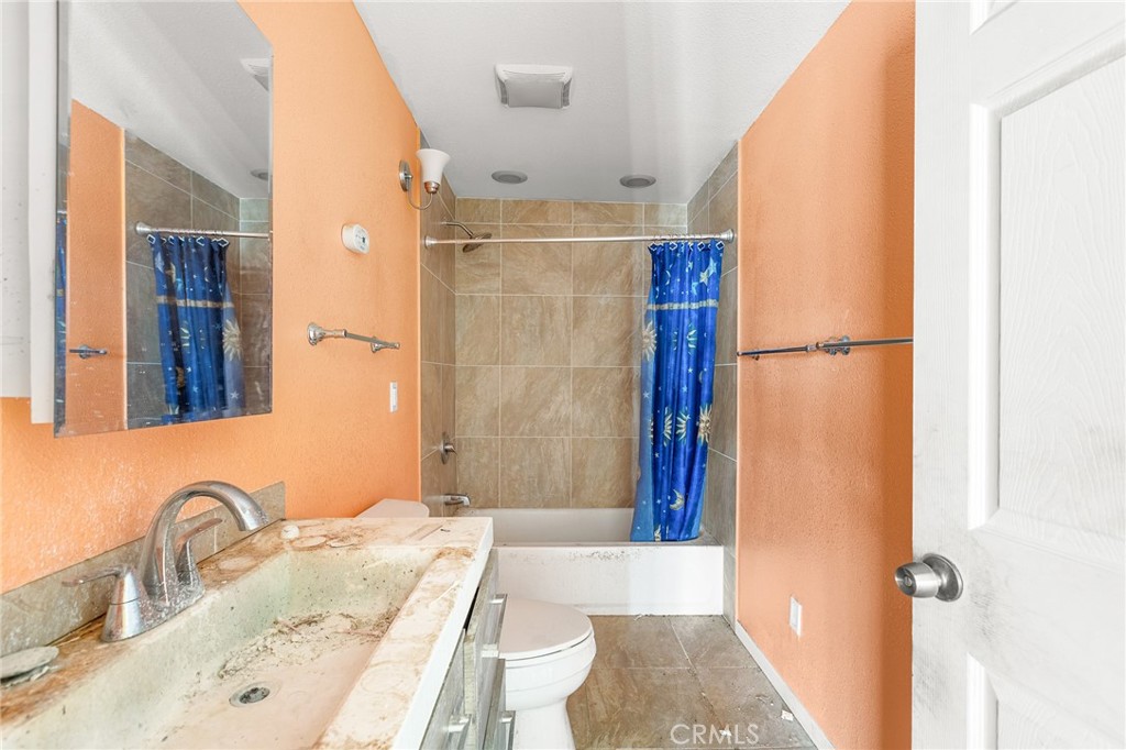 475 Fair Acres Landers, CA 92285 - Photo 11 of 19 a bathroom with a tub sink and mirror