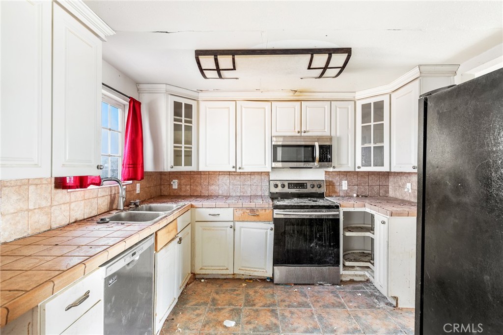 475 Fair Acres Landers, CA 92285 - Photo 6 of 19 a kitchen with stainless steel appliances granite countertop a stove sink and microwave