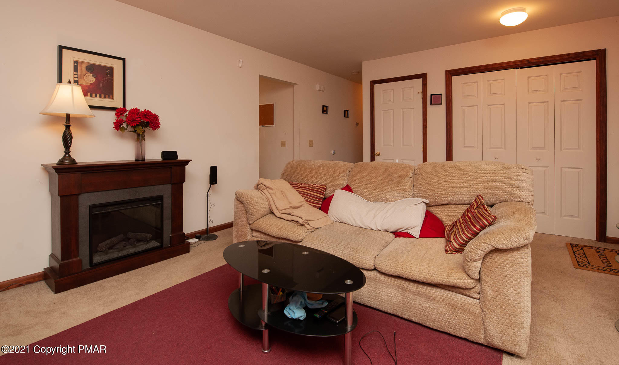 135 Rabbit Court Bushkill, PA 18324 - Photo 12 of 24 Living Room view 4