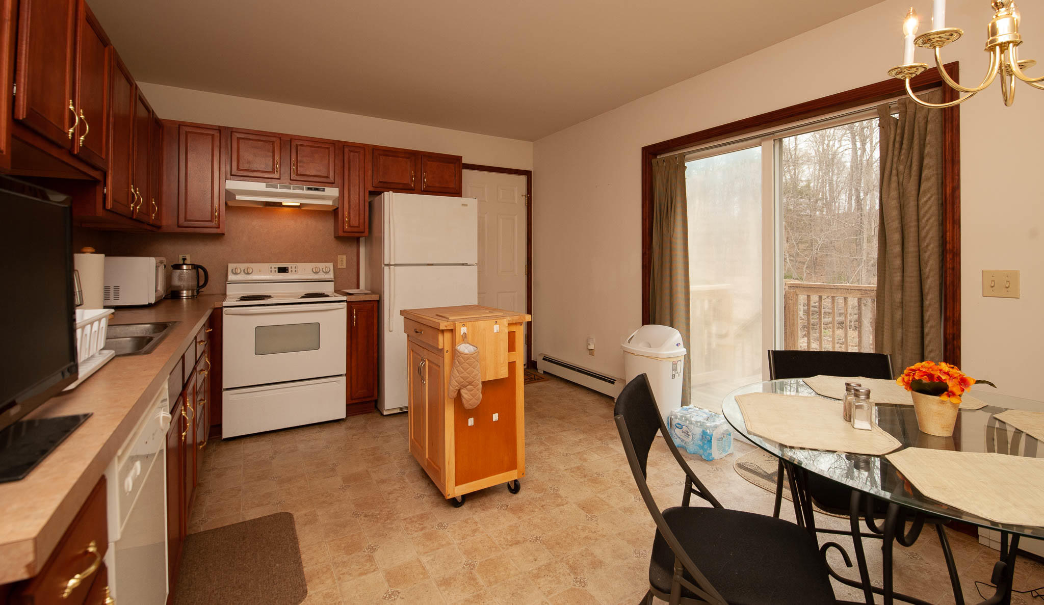 135 Rabbit Court Bushkill, PA 18324 - Photo 14 of 24 Eat in Kitchen view 3