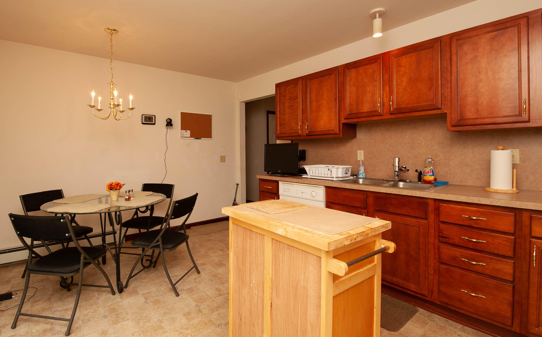 135 Rabbit Court Bushkill, PA 18324 - Photo 15 of 24 Eat in Kitchen view 2