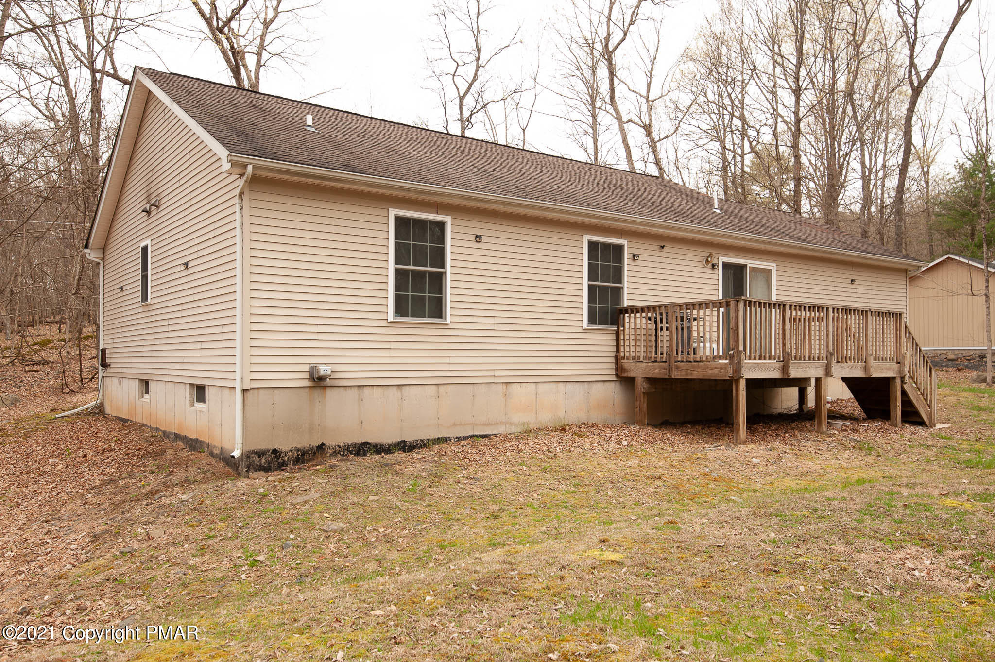 135 Rabbit Court Bushkill, PA 18324 - Photo 23 of 24 Rear View