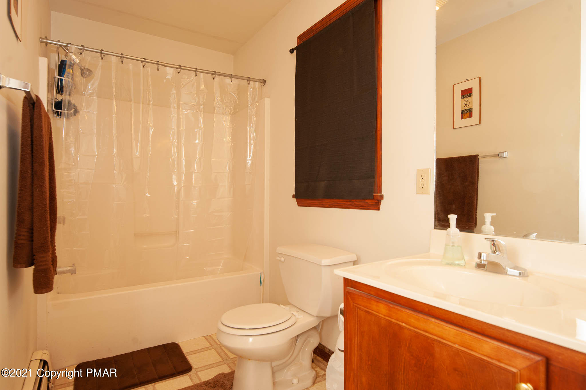 135 Rabbit Court Bushkill, PA 18324 - Photo 5 of 24 Master Bath