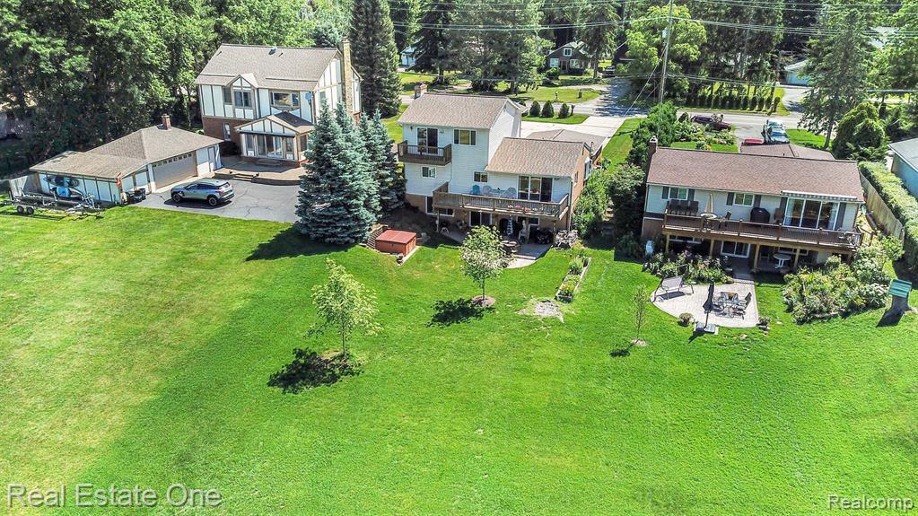 2541 South Commerce Road Wolverine Lake, MI 48390 - Photo 32 of 37