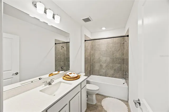 $450,000 | 6564 Silverstar Drive, Sarasota, FL 34240