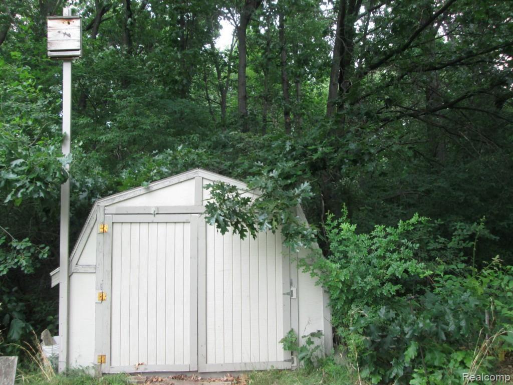 3676 Blue Bush Road Monroe, MI 48162 - Photo 16 of 35 Shed1.jpg
