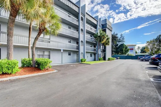 $1,500 | 2000 North Congress Avenue, Unit 402, West Palm Beach, FL 33401