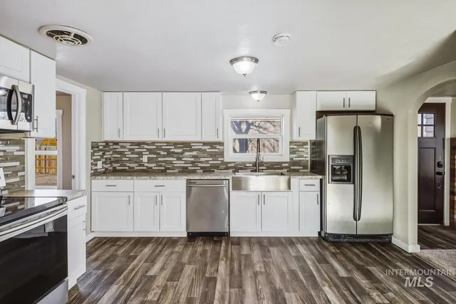 $360,000 | 20871 Academy Road, Greenleaf, ID 83626