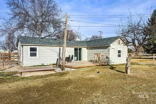 $360,000 | 20871 Academy Road, Greenleaf, ID 83626