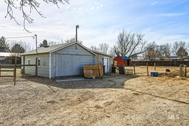 $360,000 | 20871 Academy Road, Greenleaf, ID 83626