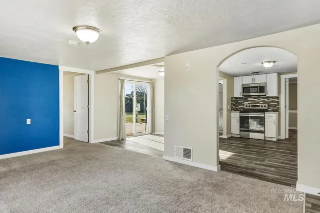 $360,000 | 20871 Academy Road, Greenleaf, ID 83626