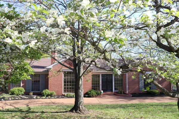 $614,000 | 1037 Rolling Fields Circle, Columbia, TN 38401