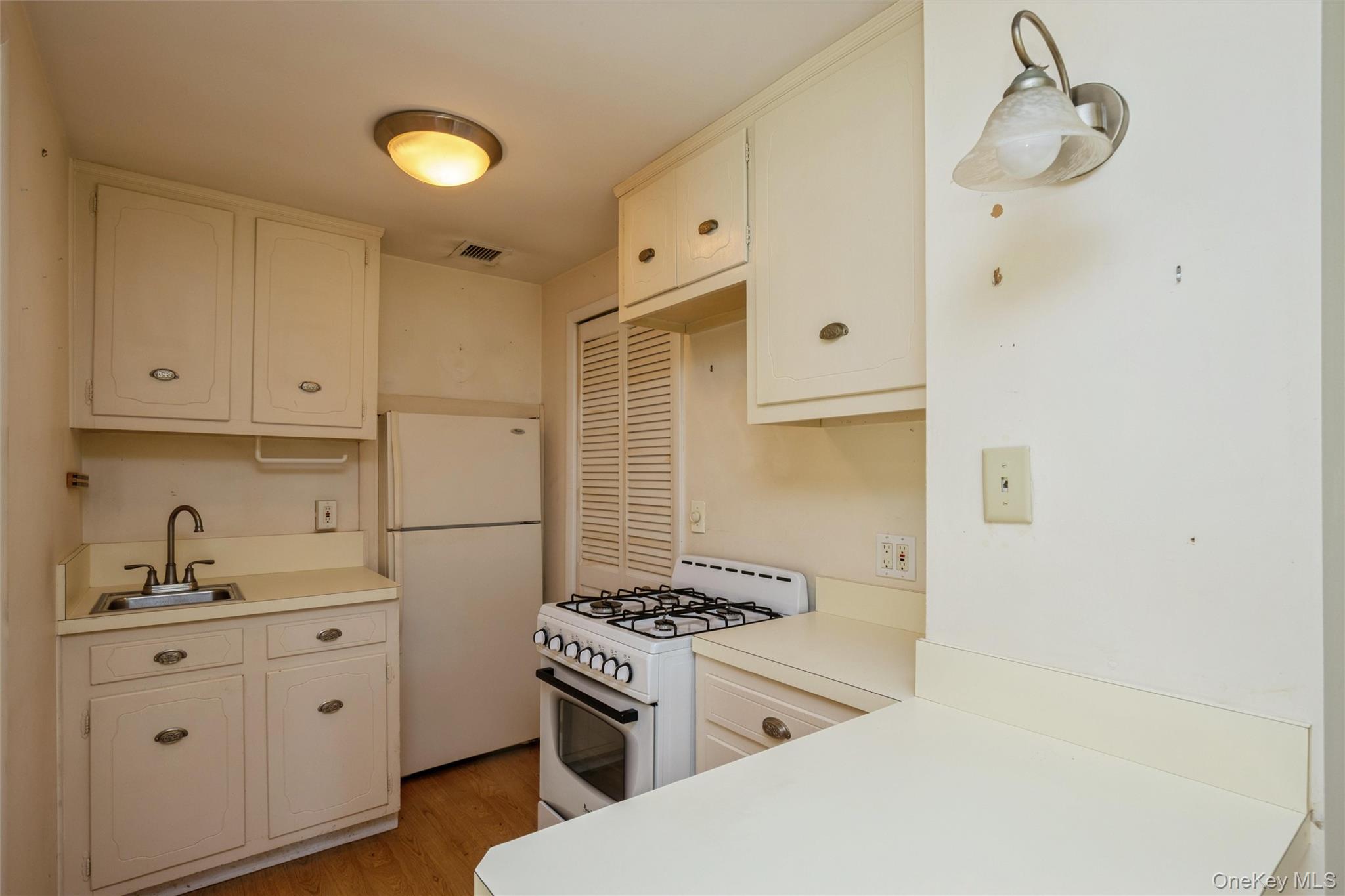 199 North Country Road Port Jefferson, NY 11777 - Photo 31 of 42