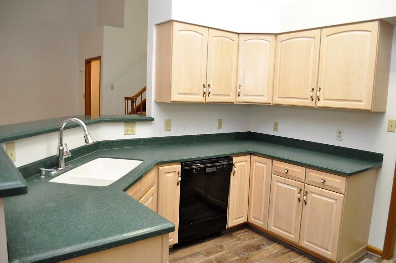 271 Holder Road Baltimore, OH 43105 - Photo 14 of 66 Kitchen - 271 Holder Road NW, Baltimore, OH 43105