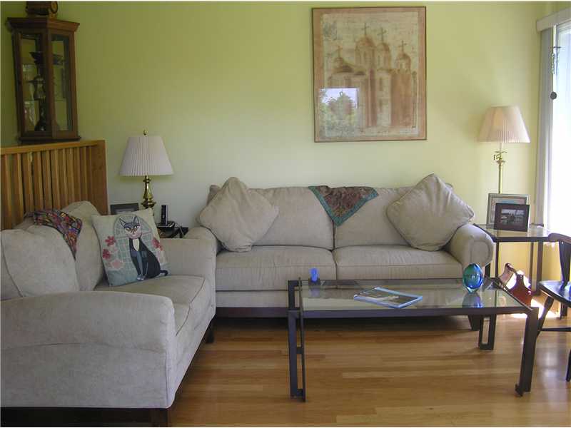 1125 Point Judith Road, Unit B3 Narragansett, RI 02882 - Photo 8 of 11 Living Room.
