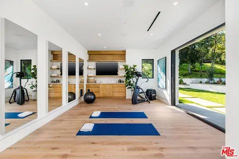 $6,495,000 | 18762 Wells Drive, Tarzana, CA 91356