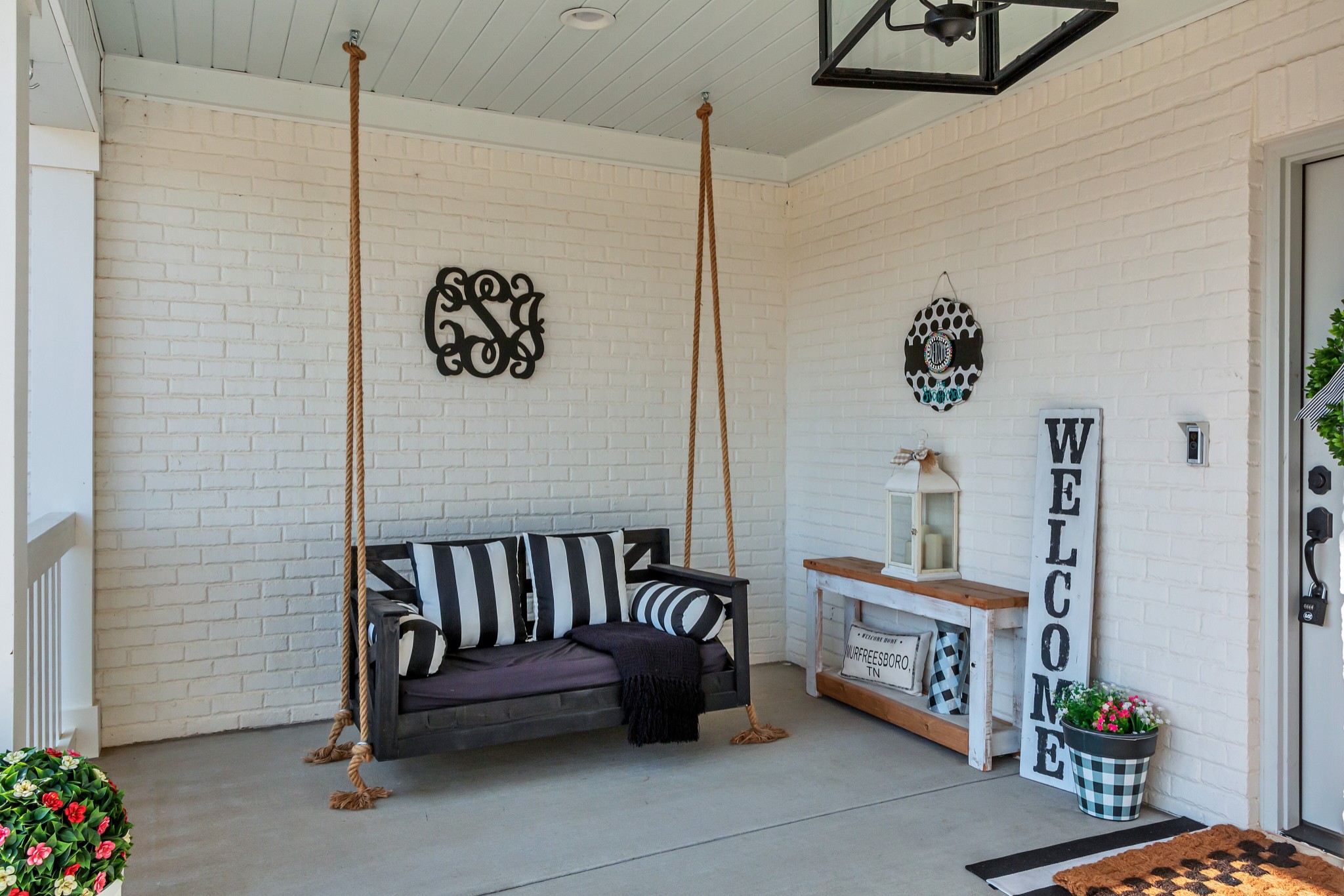 2945 Siegel Road Murfreesboro, TN 37129 - Photo 4 of 59 a bedroom with a bed and a couch