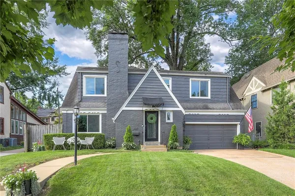$495,000 | 127 West 69th Street, Kansas City, MO 64113