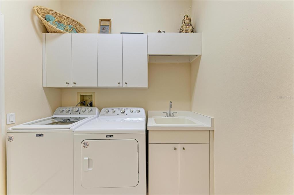 8122 Waterview Boulevard Lakewood Ranch, FL 34202 - Photo 37 of 54 a utility room with dryer and washer