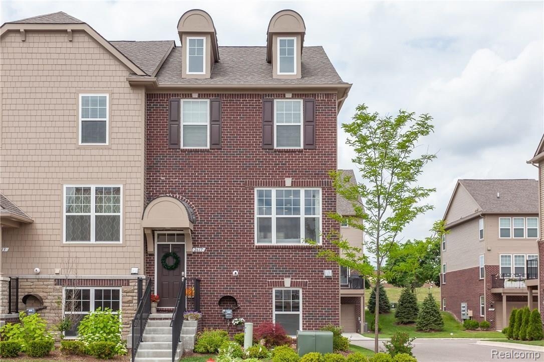 2617 Helmsdale Circle, Unit 62 Rochester, MI 48307 - Photo 2 of 32 Nicely Landscaped