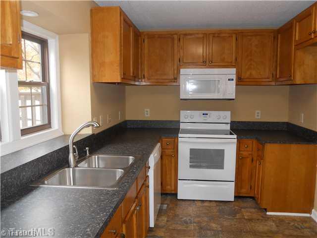 1209 Watermark Court High Point, NC 27265 - Photo 4 of 8 Kitchen.