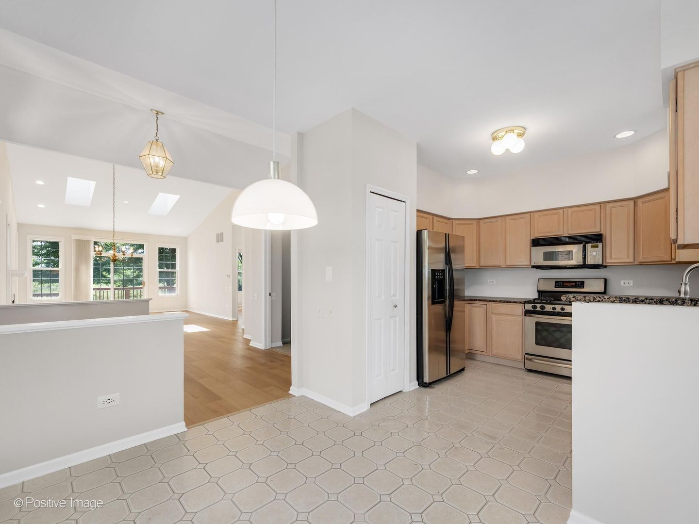 134 Chestnut Hills Circle Burr Ridge, IL 60527 - Photo 12 of 39 Gallery Image 12