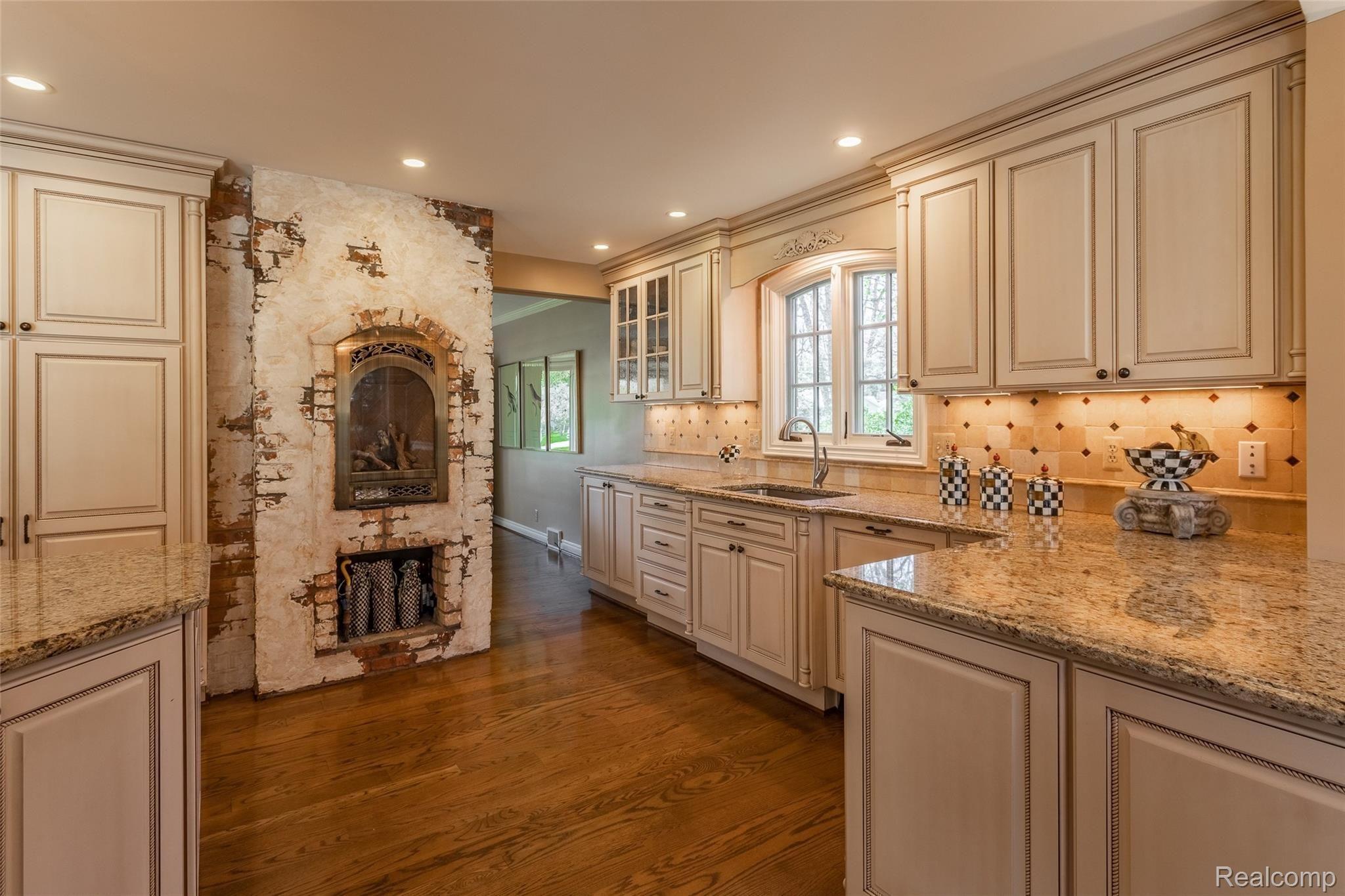 4180 Valley Forge Road Bloomfield Hills, MI 48301 - Photo 11 of 48 244A5962-HDR.jpg