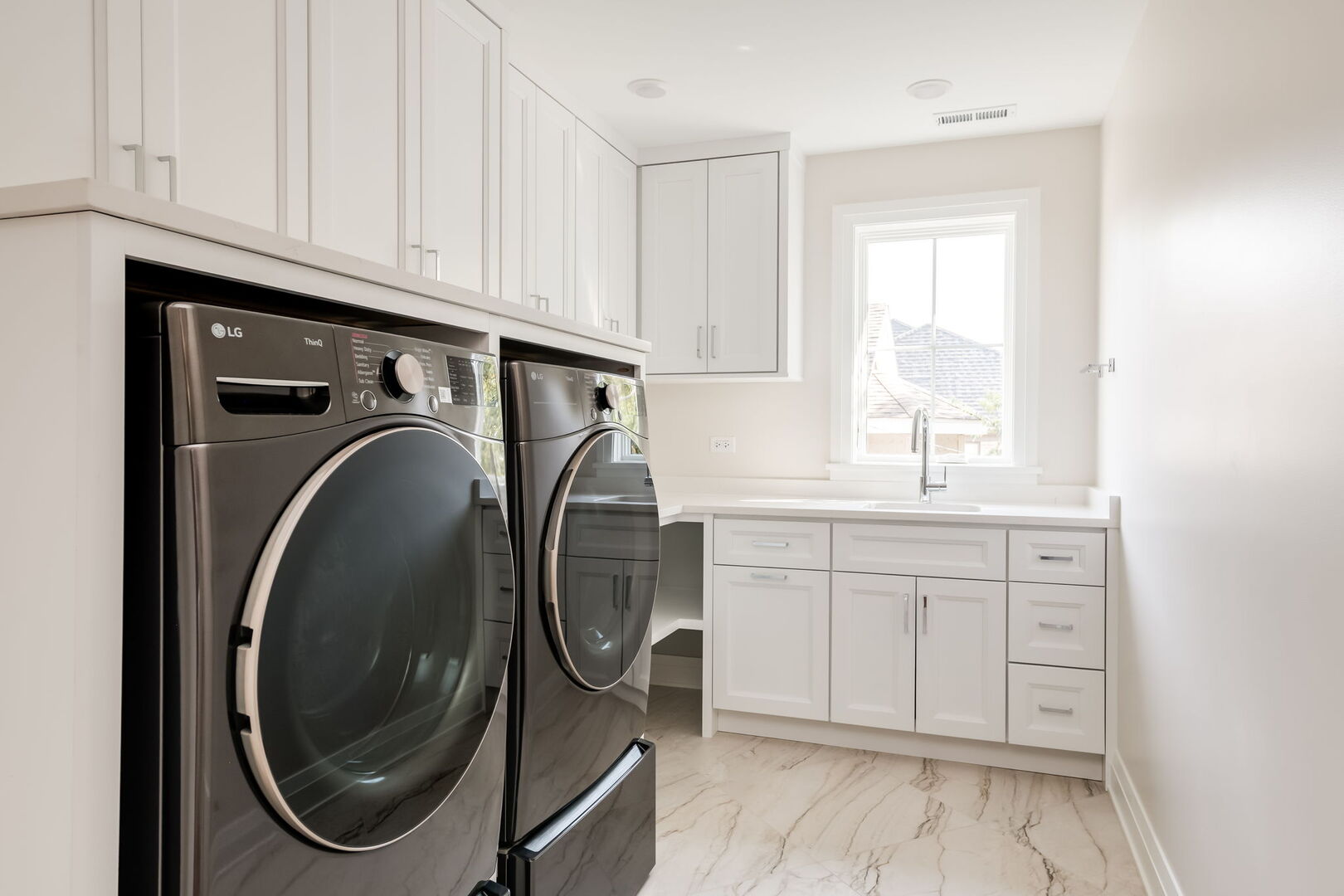 900 Colfax Avenue Elmhurst, IL 60126 - Photo 32 of 43 a utility room with sink dryer and washer