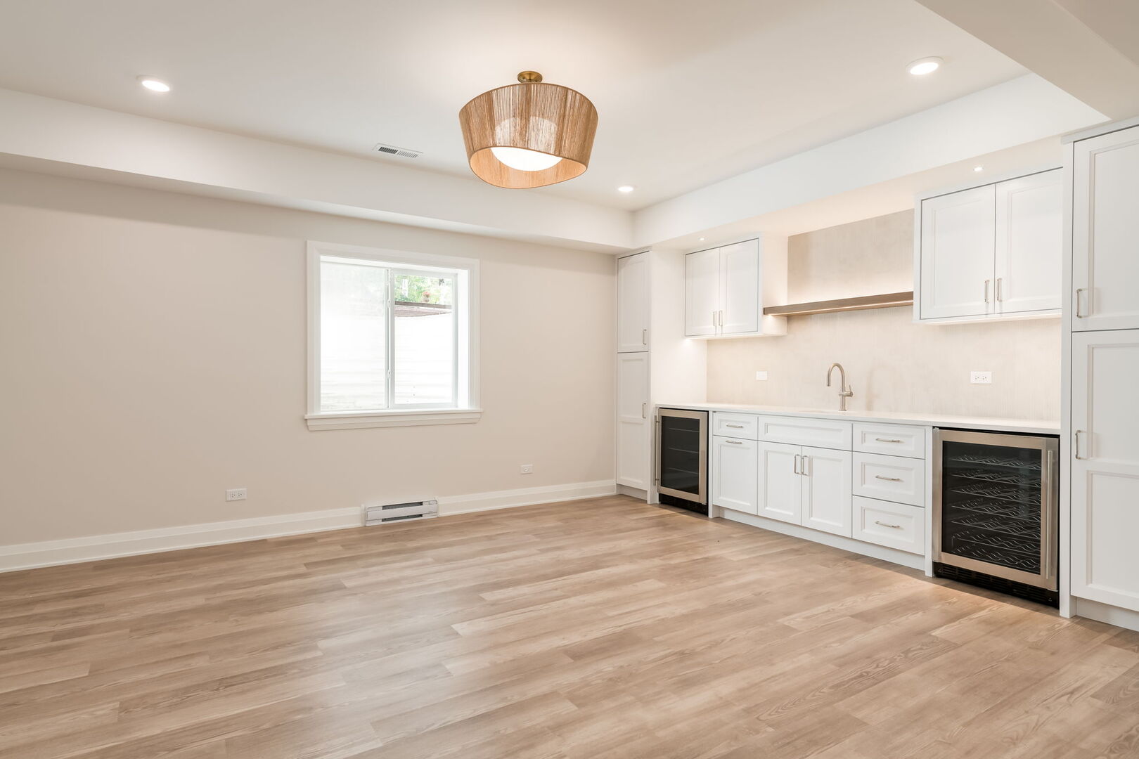 900 Colfax Avenue Elmhurst, IL 60126 - Photo 38 of 43 a view of a kitchen with electric appliances