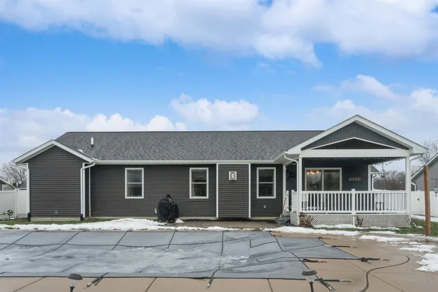 $435,000 | 908 14th Street, Rapids City, IL 61275