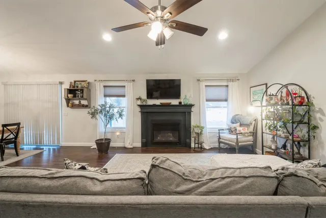 $435,000 | 908 14th Street, Rapids City, IL 61275