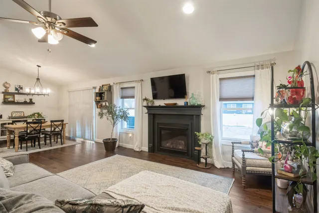 $435,000 | 908 14th Street, Rapids City, IL 61275