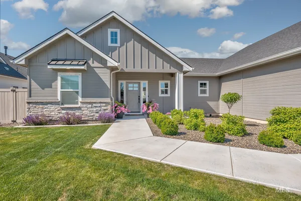 $525,000 | 211 Northeast 8th Street, Fruitland, ID 83619