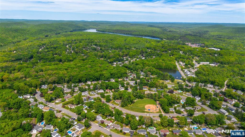 42 Summit Road Oak Ridge, NJ 07438 - Photo 36 of 39