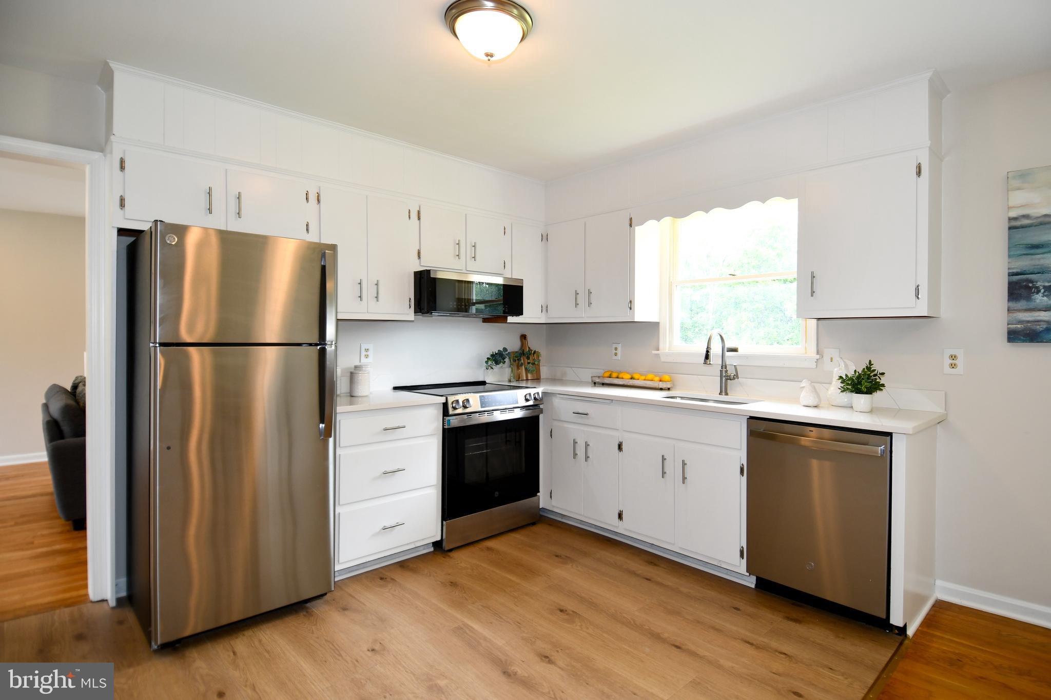24909 Woodfield School Road Gaithersburg, MD 20882 - Photo 6 of 25 Kitchen
