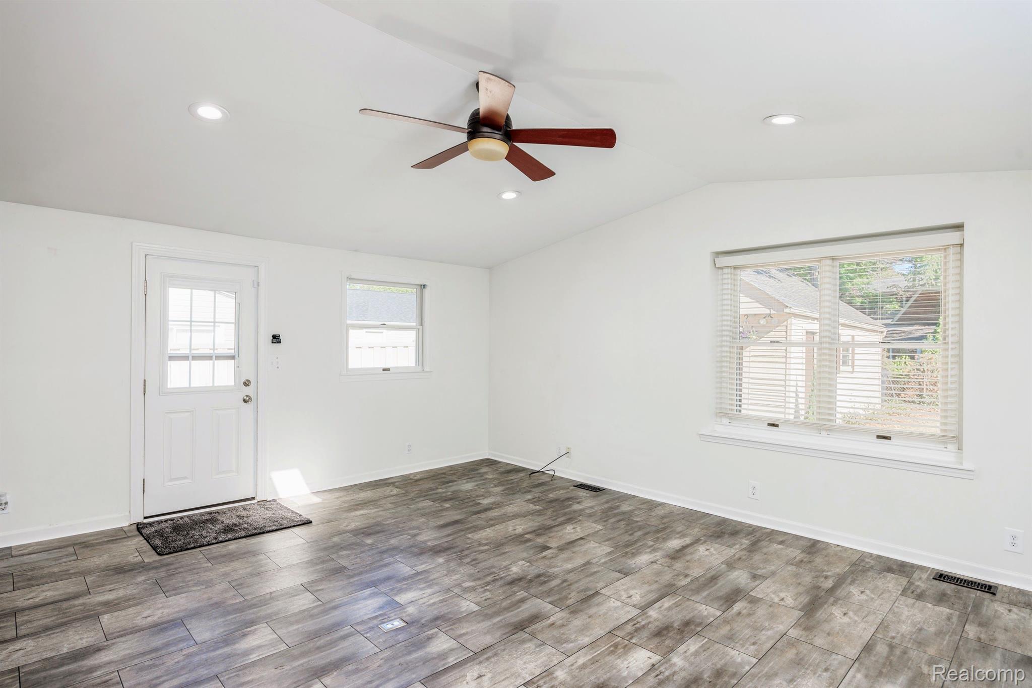 1190 Torrey Road Grosse Pointe, MI 48236 - Photo 12 of 45 Family room