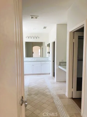 a view of a big room with closet and mirror