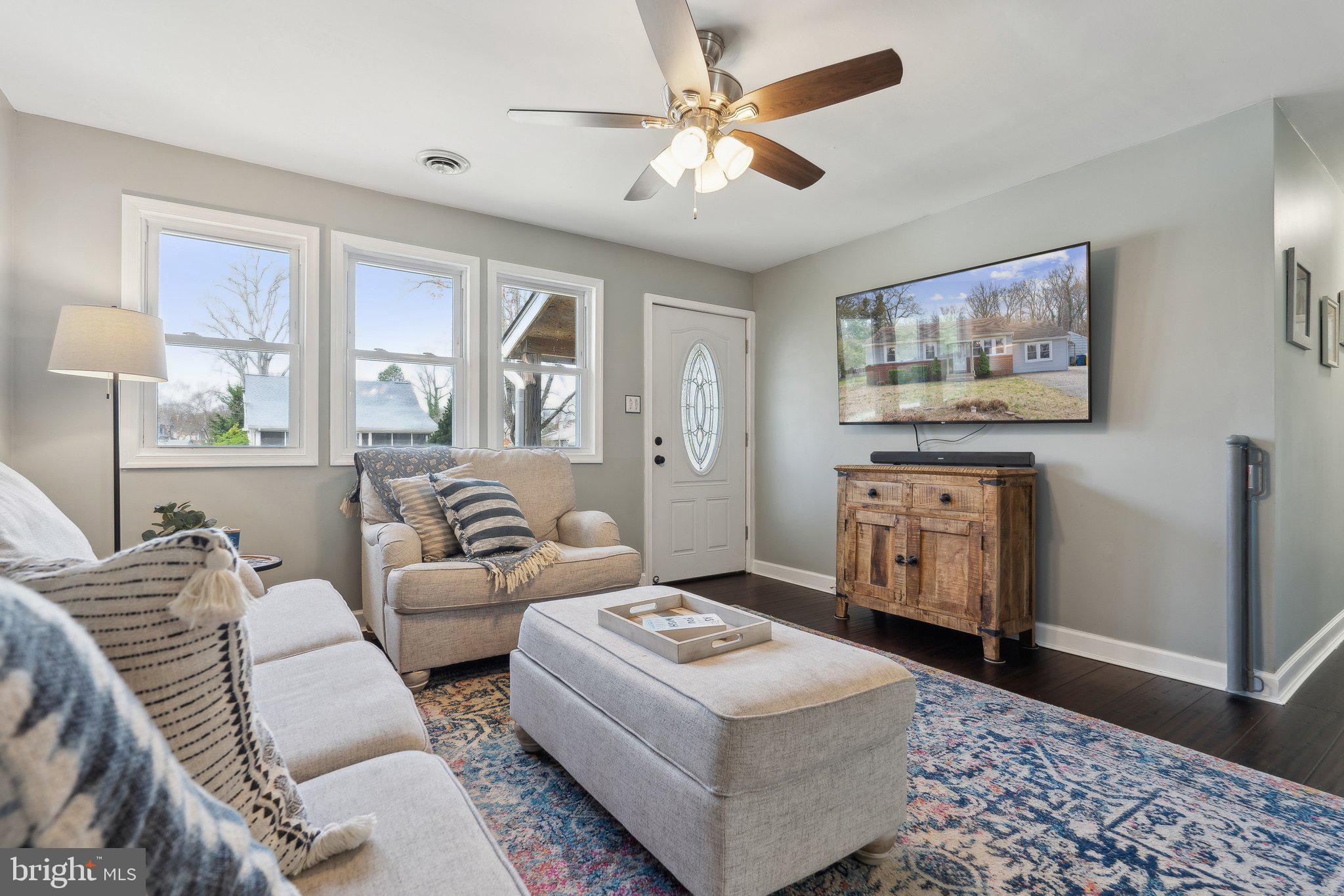 937 Winding Road Edgewater, MD 21037 - Photo 3 of 42 a living room with furniture and a rug