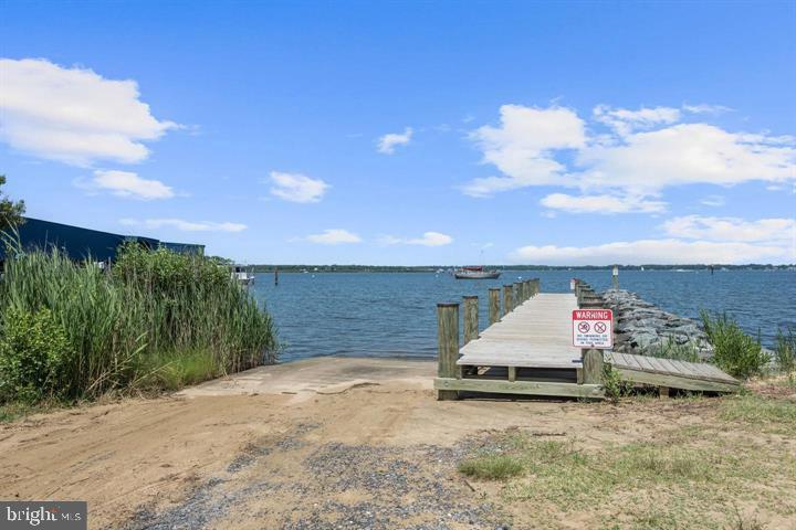 937 Winding Road Edgewater, MD 21037 - Photo 31 of 42 a view of a terrace with a bench