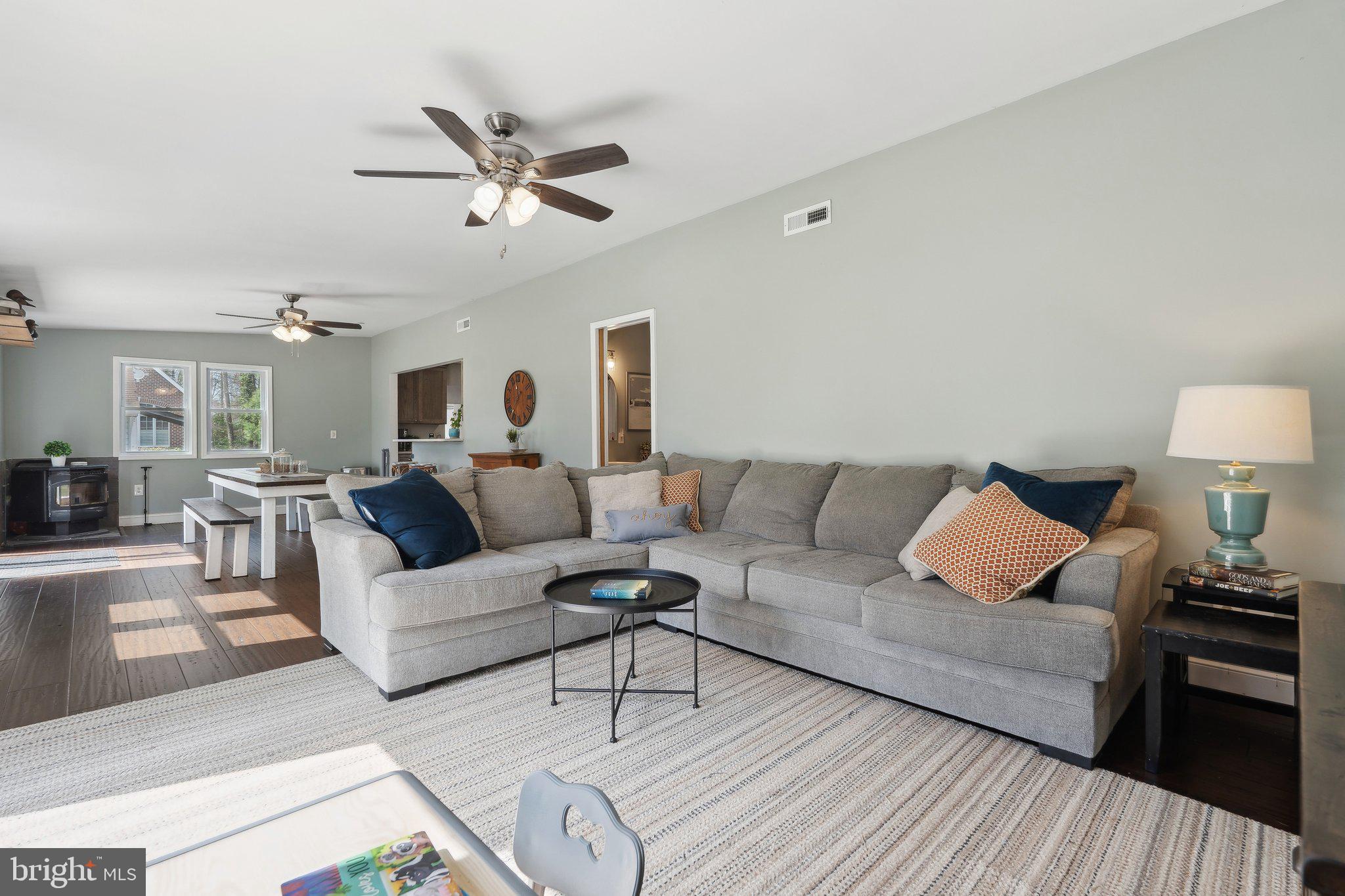 937 Winding Road Edgewater, MD 21037 - Photo 5 of 42 a living room with furniture