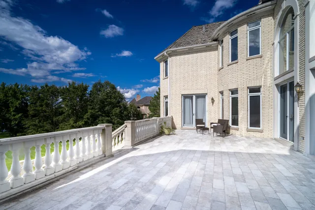 a view of a house with backyard and porch