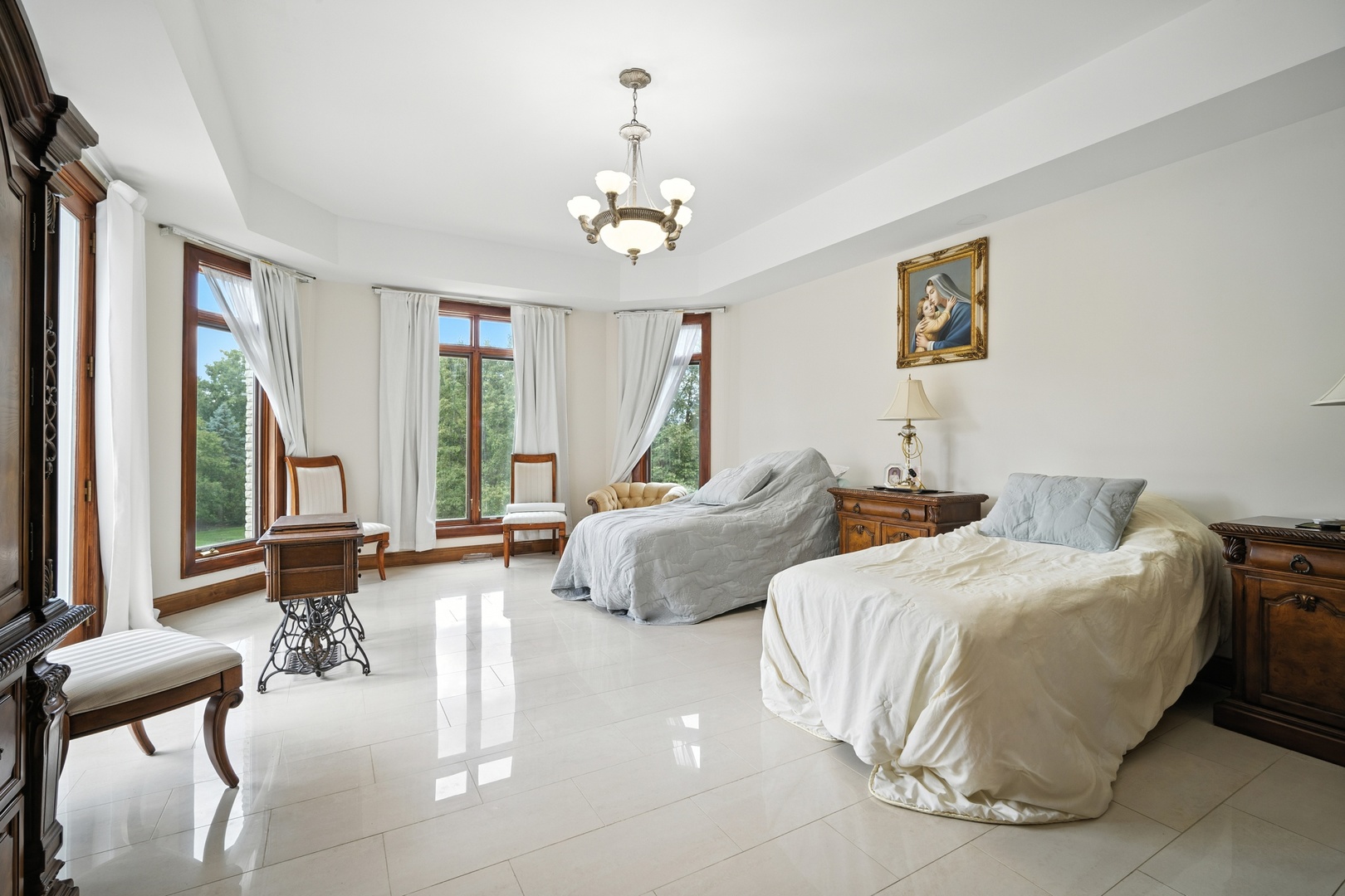 1100 MacAlpin Drive Inverness, IL 60010 - Photo 24 of 50 a spacious bedroom with two beds and large windows